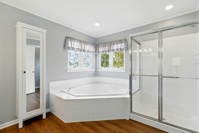 Building Photo - 2513 Holly Springs Ct