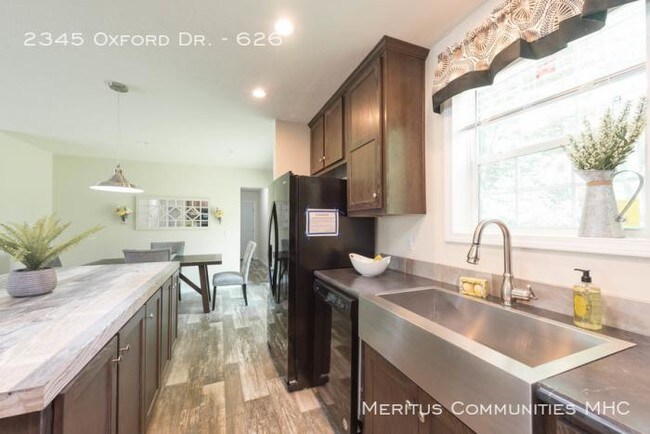 Building Photo - 3 bedroom in Indianapolis IN 46234