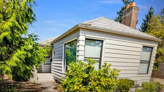 Primary Photo - Stunning 3 bed/2bath remodeled home, with full ADU! Pets ok Move in Special!