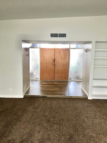 Building Photo - 302 E El Caminito Dr