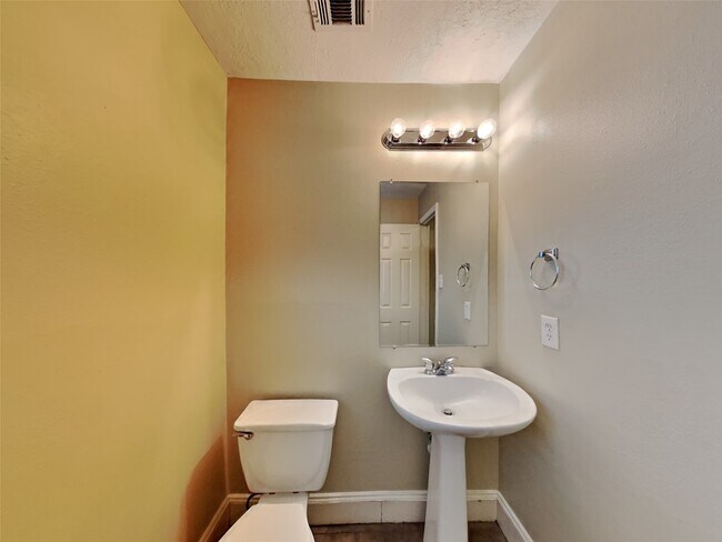 Building Photo - 20930 Grovedale Dr