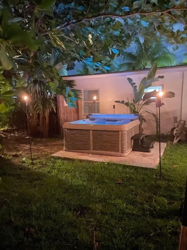 Building Photo - 721 NE 8th Ave