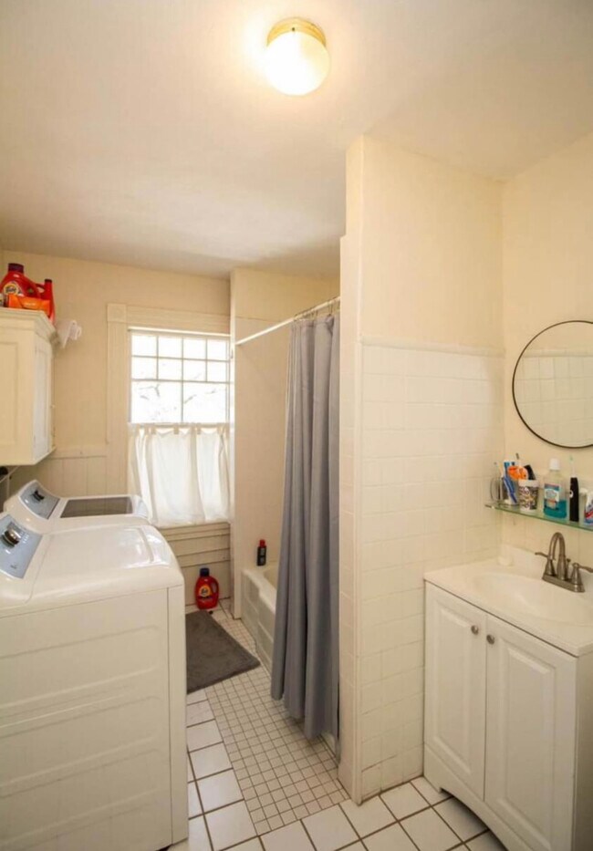 Building Photo - 184 Aspinwall Ave