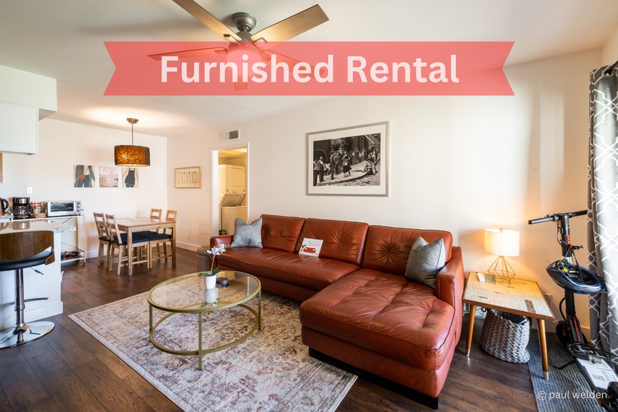 Large Living Room - 1111 E University Dr