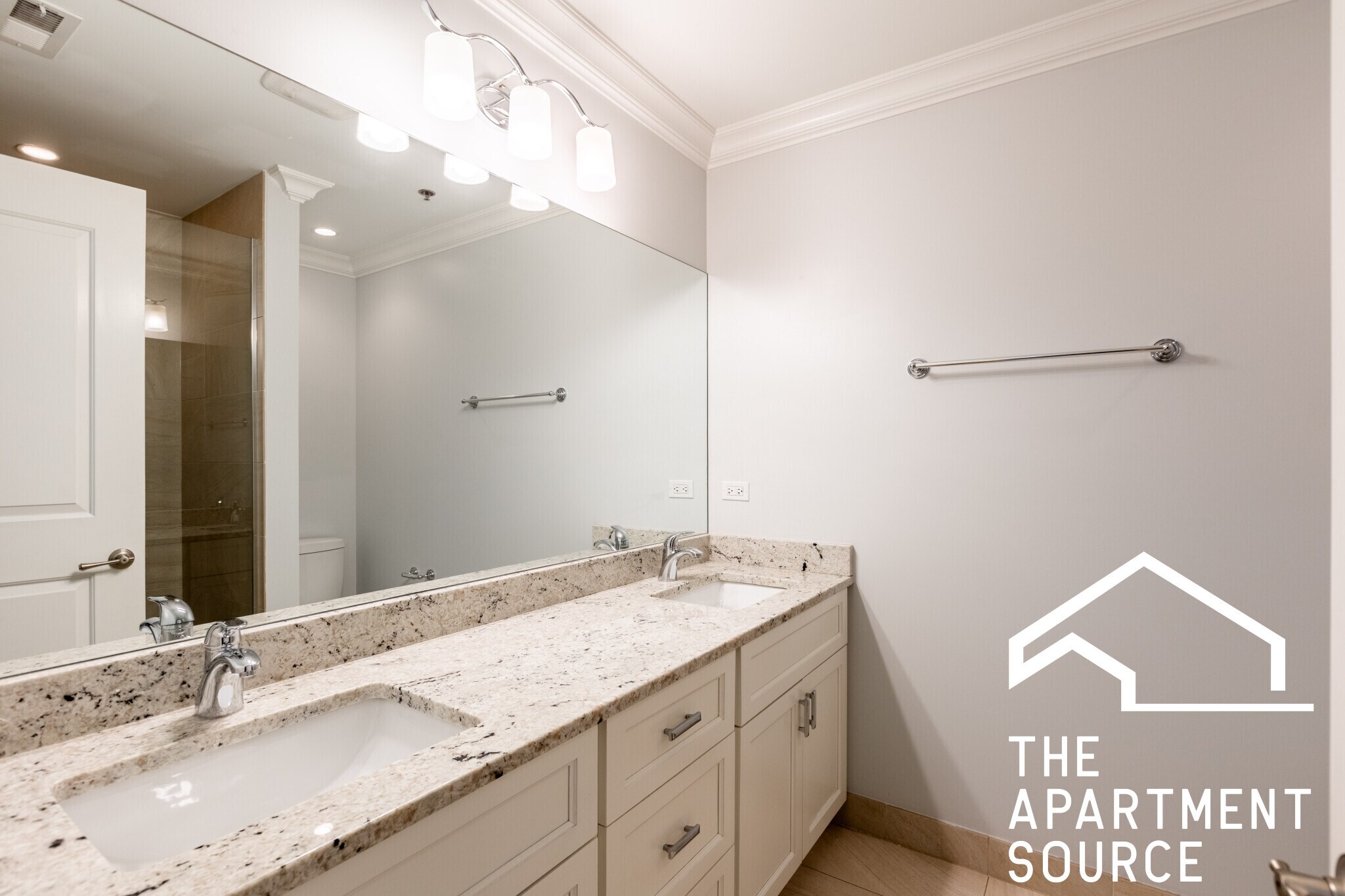 Building Photo - 1533 W Warren Blvd