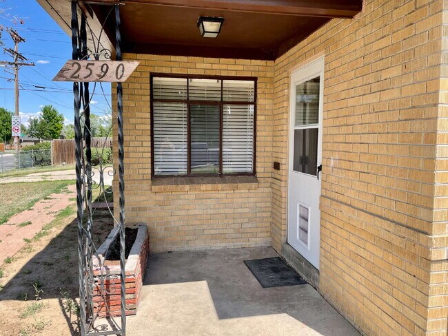 Building Photo - 3 Bed 1 Bath Ranch in North Park Hill! (Available Immediately)