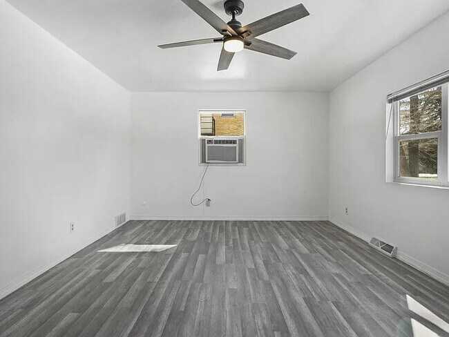 Building Photo - 5604 Bjelde Ln