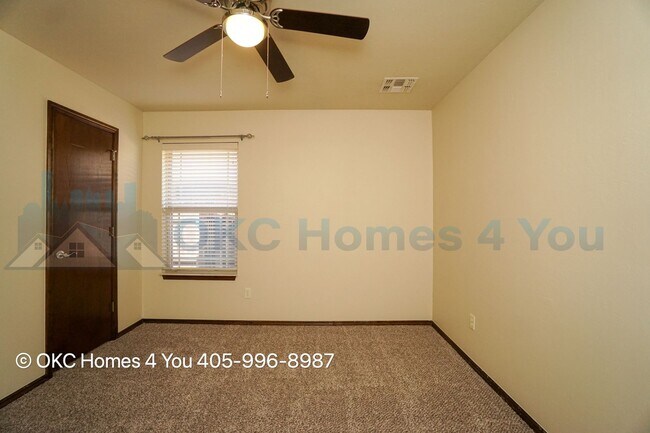 Building Photo - Executive Home in Yukon Schools