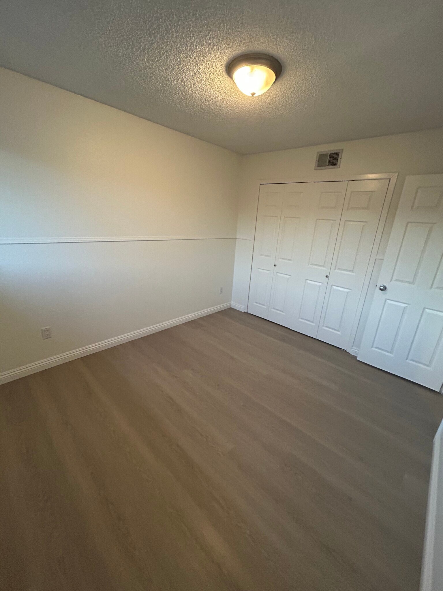 Building Photo - 205 Violet Ave