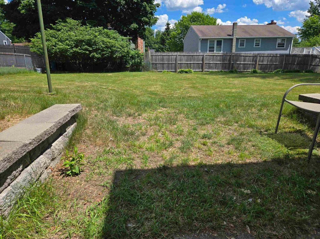 Building Photo - 384 Huse Rd