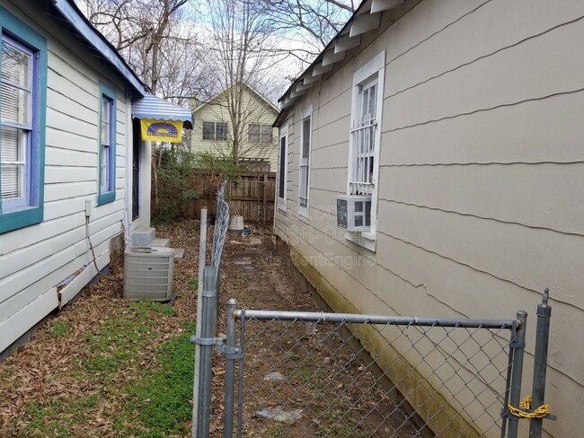 Building Photo - 66 Chester Ave SE