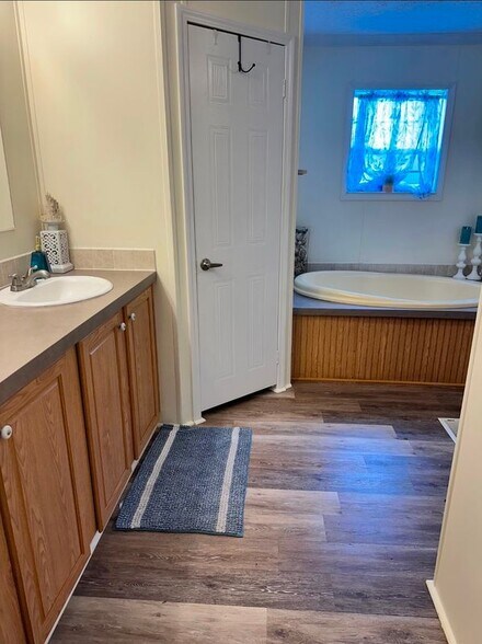 Building Photo - 2115 Bent Oak Ct