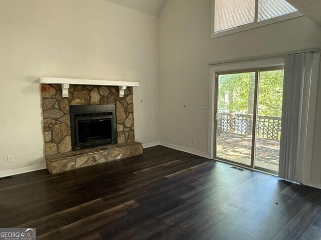 Building Photo - 8439 Lake Dr