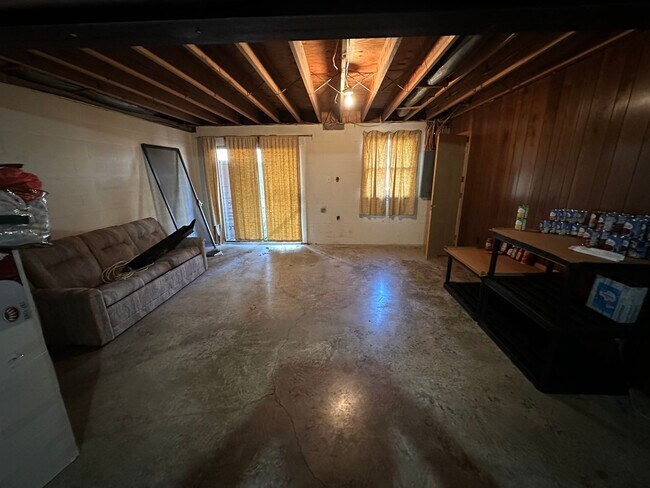 Building Photo - Well-Maintained 2-Bedroom Home with Attached Garage and Walkout Basement!