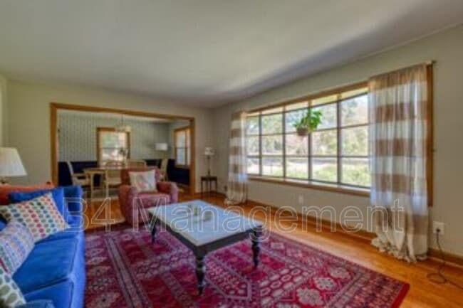 Building Photo - 524 Overland Dr