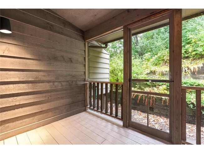 Building Photo - 5546 Village Dr
