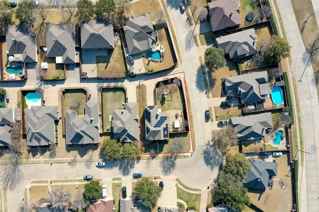 Building Photo - 9333 Fairmont Dr