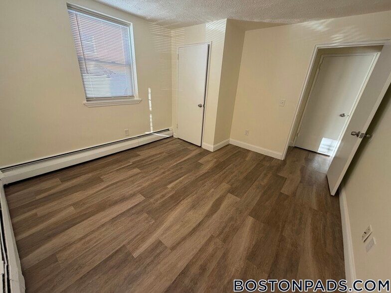 Building Photo - 270 Nesmith St