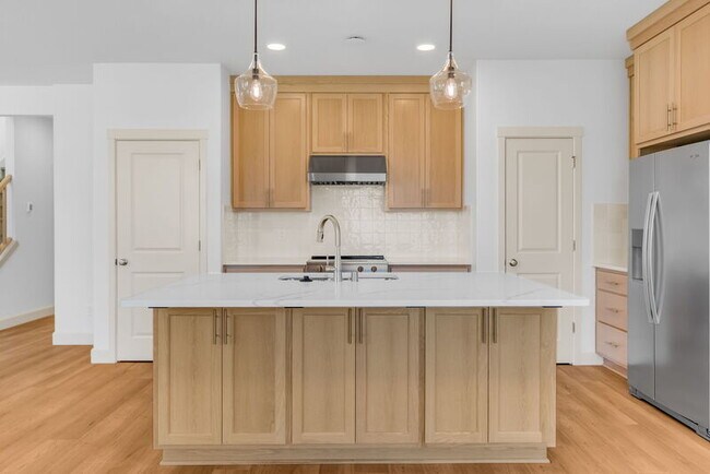 Building Photo - 2115 NW 17th Pl