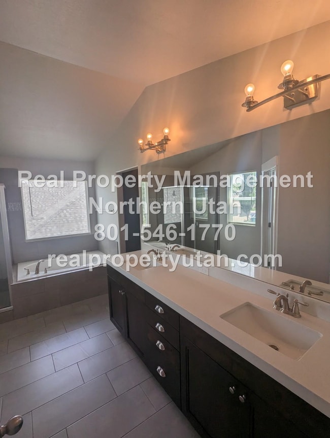 Building Photo - Gorgeous 3 Bed 2.5 Bath Coming Soon!