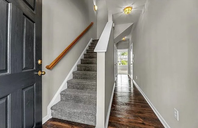 Building Photo - Beautiful 3 bedroom, 3 1/2 bathroom townhome in Tarrant Trace