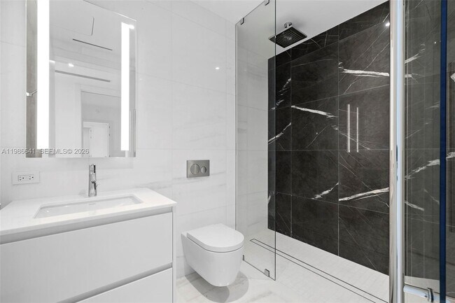 Building Photo - 300 Biscayne Blvd Way