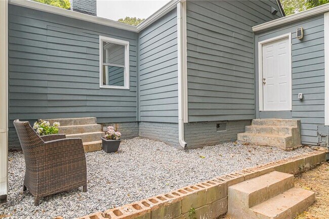 Building Photo - 1215 Anchor Terrace SW
