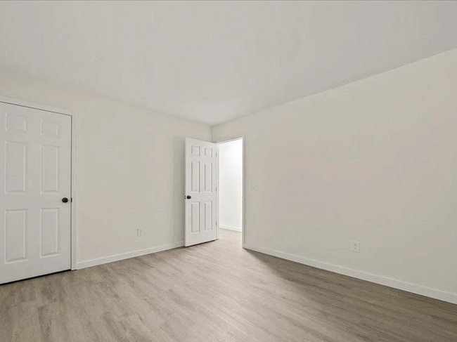 Building Photo - Section 8 APPROVED 3-bedroom