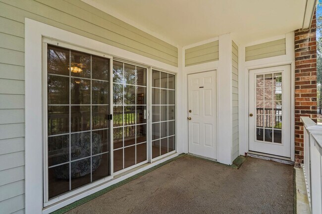 Building Photo - 686 Riverwalk Dr