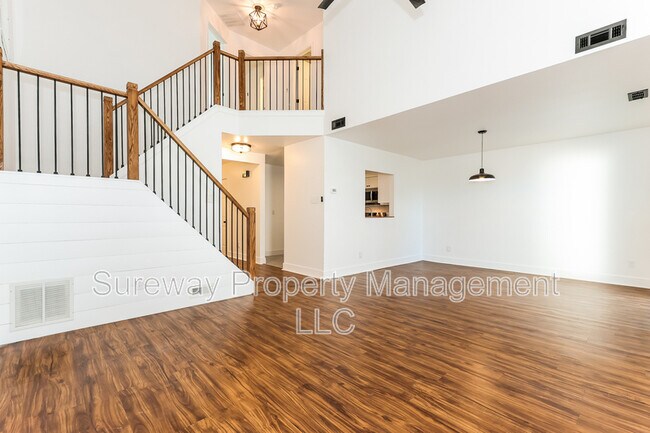 Building Photo - 316 Lake Side Dr