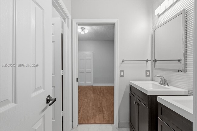 Building Photo - 849 Crestview Cir