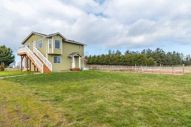 Building Photo - 3 Bed 2 Bath Country living (Landscaping I...
