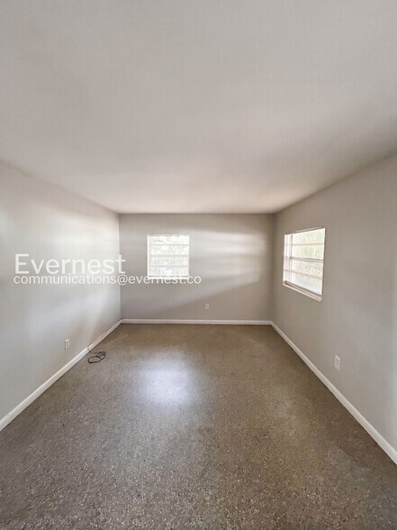 Building Photo - 4207 E Sandalwood Cir S
