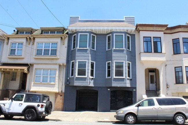 Building Photo - Large, Elegant Home Near USF w/ 6BR, 3BA L...