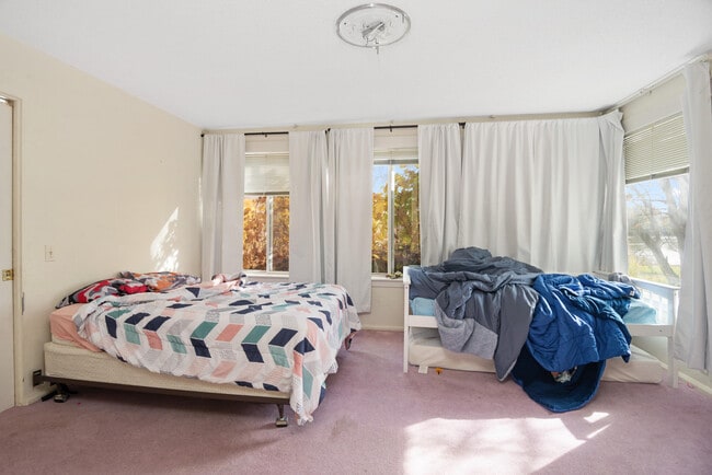 Building Photo - 4105 Riverview Dr