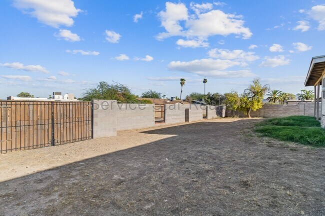 Building Photo - 13027 N 28th St