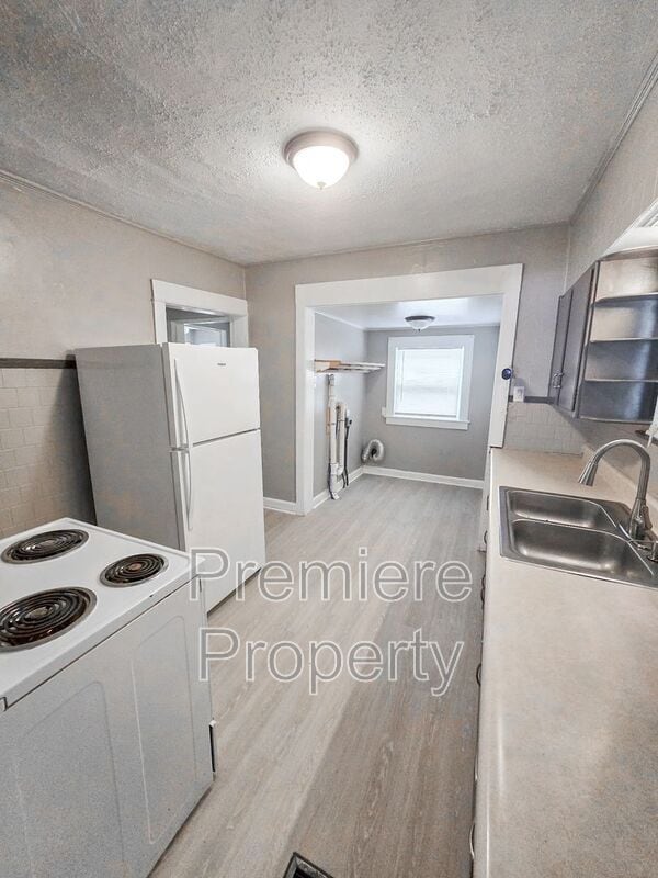 Building Photo - 1231 S Hardy Ave