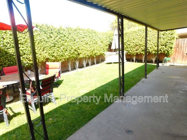 Building Photo - 1335 Lawrence Way