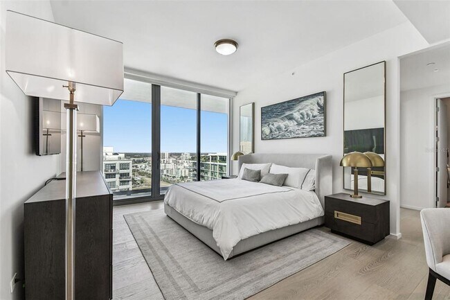 Building Photo - 1000 Water St