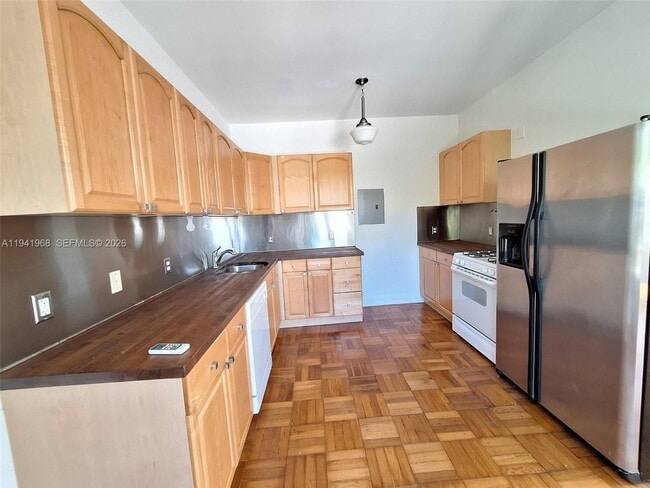 Building Photo - 4035 Meridian Ave