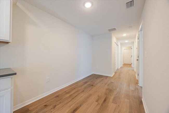 Building Photo - 1164 Fairway Dr