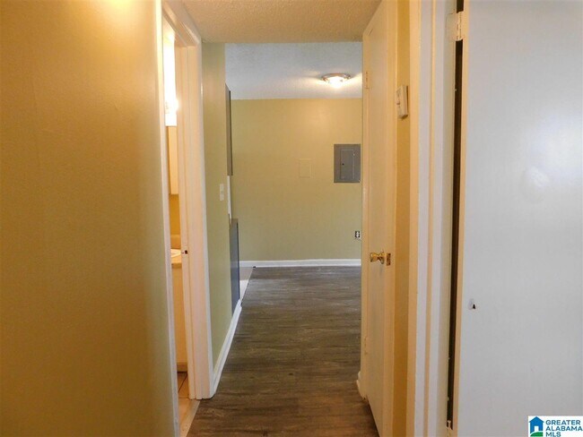 Building Photo - 1112 4th Ave W