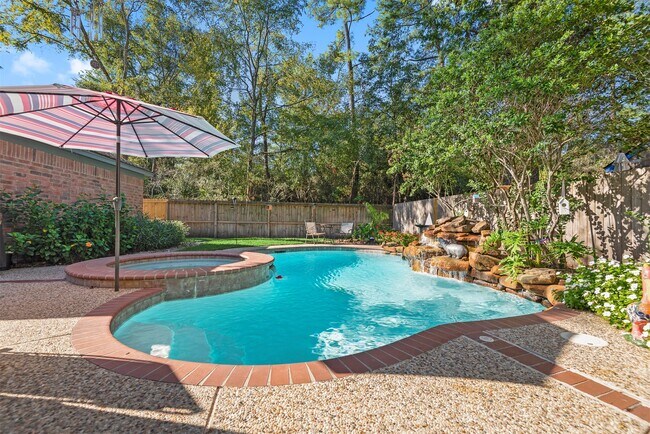 Building Photo - 111 S Village Knoll Cir