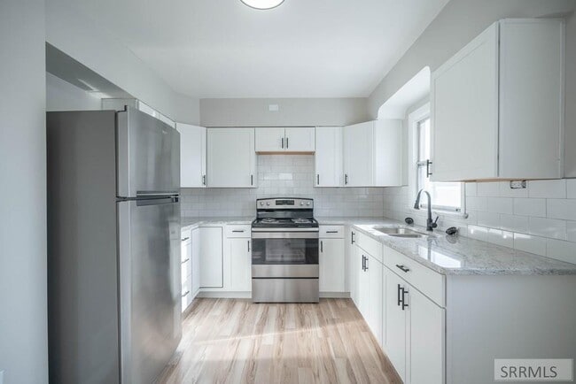 Building Photo - 187 3rd St