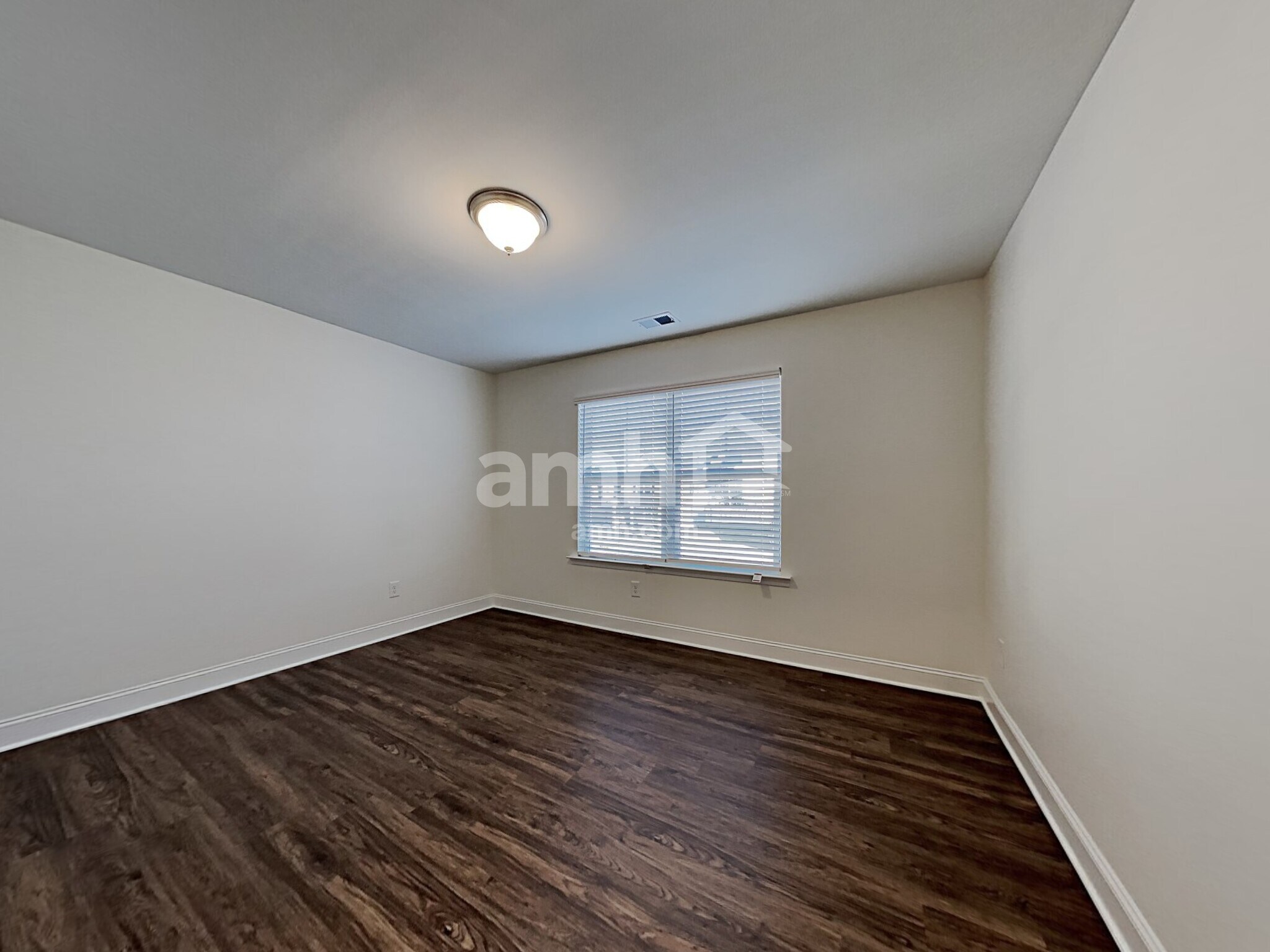 Building Photo - 5255 Valley Dr