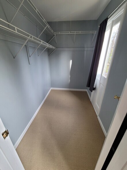 Walk in closet - 2270 Tunis Cv