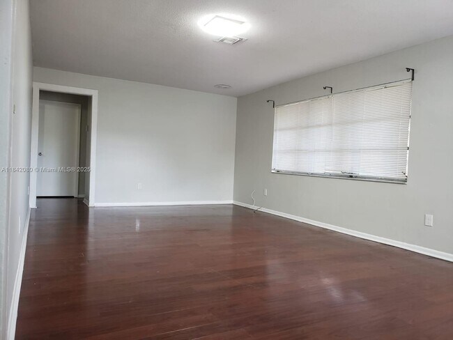 Building Photo - 3931 SW 51st St