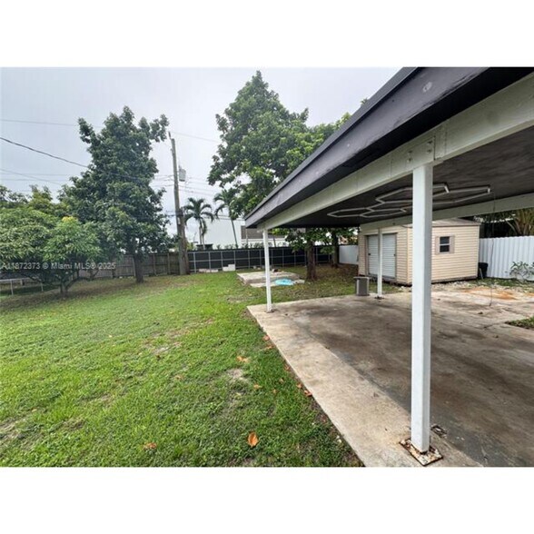 Building Photo - 4910 SW 98th Avenue Rd