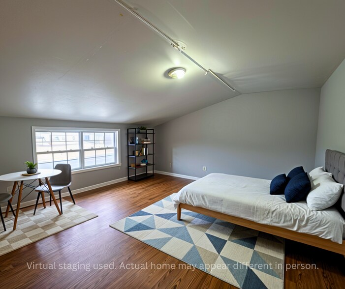 Building Photo - 615 5th Ave E