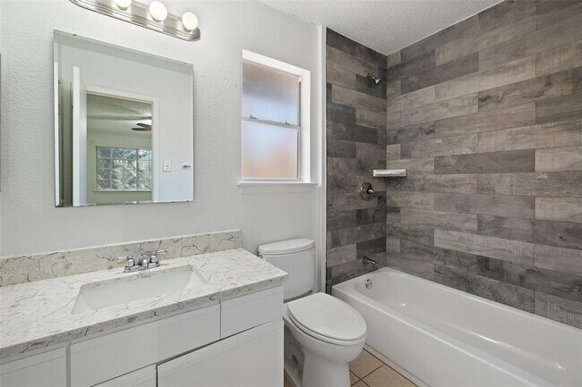 Building Photo - 1015 E Yager Ln